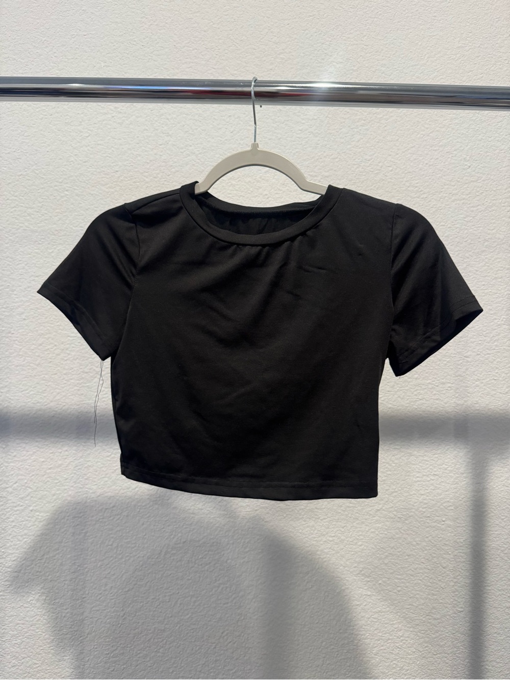 SHEIN Black Crewneck Cropped Tee